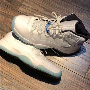 Jordan 11s Legend Blue - Size 5.5